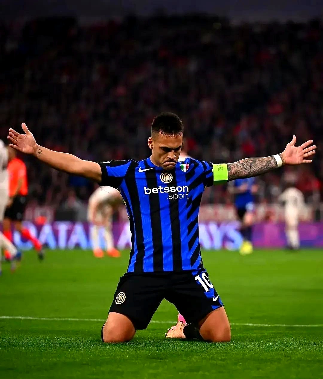 星空体育官方入口-欧冠倒计时，国际米兰关键时刻刷新队史纪录，细节引发关注，话题不断，训练强度明显提升(欧冠国米对巴萨)