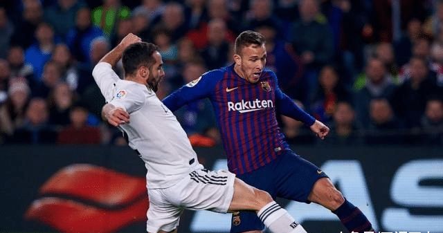 星空体育-清晨里昂备战国王杯，临场应变细节曝光，态度坚定，训练强度明显提升(李臻邵煦雪大御笔趣阁)